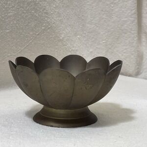 Vntg Brass Handcrafted Flower Shape Scalloped Pedestal Bowl Dish Made In India
